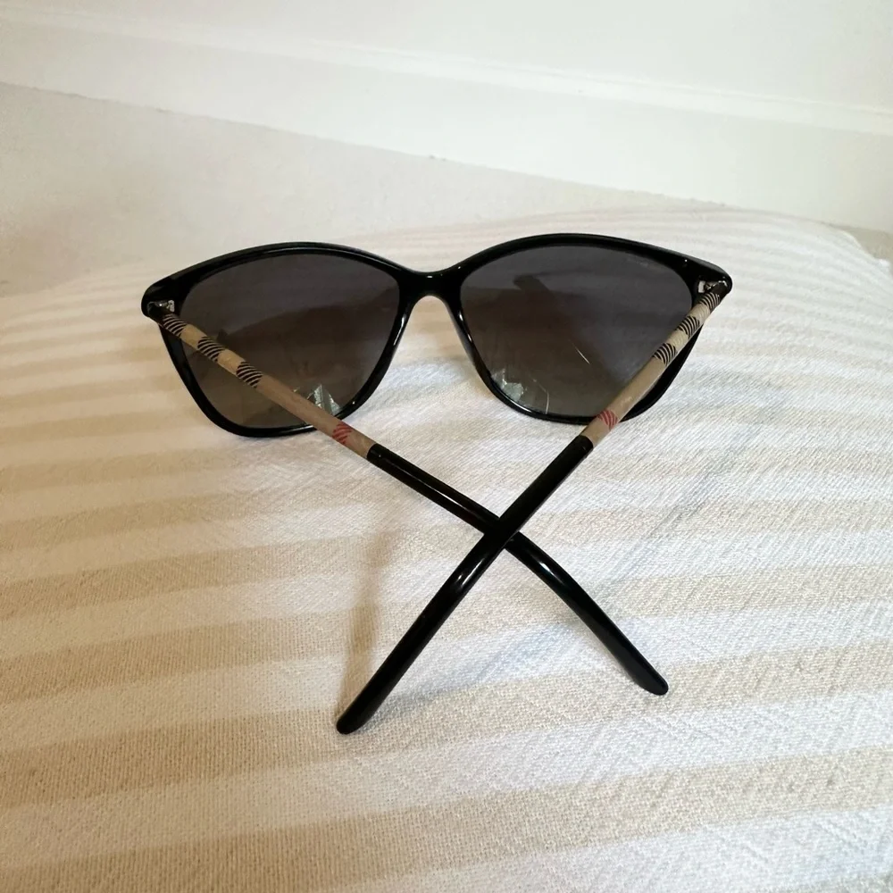 Burberry B 4117 3001/T3 Cat Eye Black Gray Polarized Sunglasses - Picture 5 of 5
